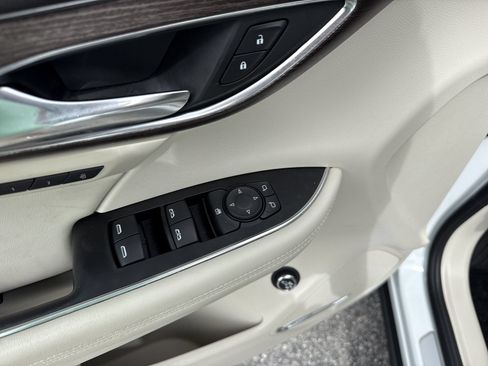 Used 2023 Buick Envision Avenir AWD/4WD image 16