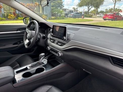 Used 2024 Nissan Altima 2.5 SR image 12