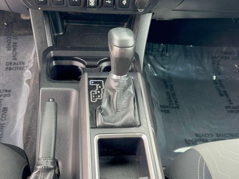 Used 2020 Toyota Tacoma TRD Sport w/ Technology Package AWD/4WD image 19