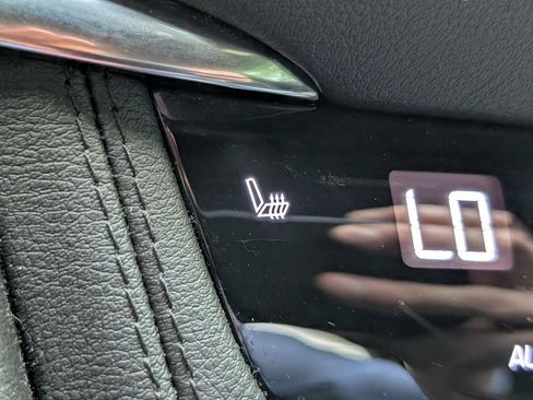 Used 2021 Cadillac XT6 Luxury FWD image 31
