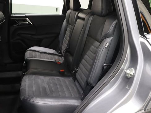 Used 2022 Mitsubishi Outlander SE AWD/4WD image 11