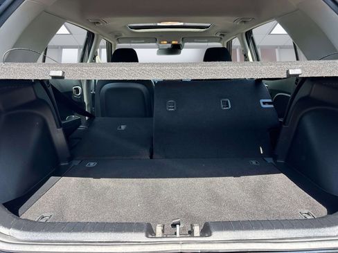 Used 2025 Hyundai Venue SEL FWD image 15