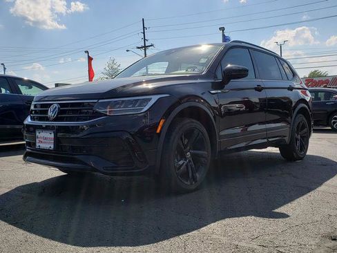 Used 2024 Volkswagen Tiguan SE R-Line AWD/4WD image 3