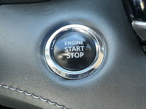 Used 2023 Toyota Highlander XLE AWD/4WD image 39