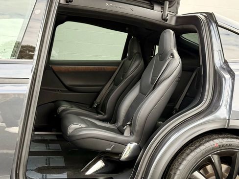 Used 2017 Tesla Model X 90D image 18