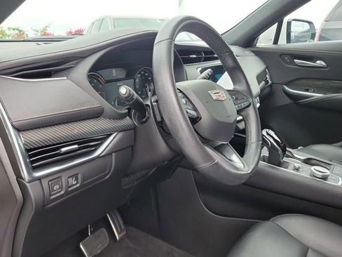 Certified 2022 Cadillac XT4 Sport w/ Enhanced Visibility Package image 10