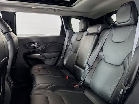 Used 2021 Jeep Cherokee Limited image 7