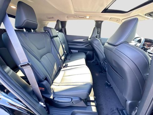 Used 2027 INFINITI QX60 Pure w/ Cargo Package FWD image 30