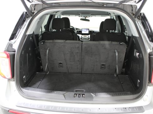 Used 2023 Ford Explorer XLT AWD/4WD image 22
