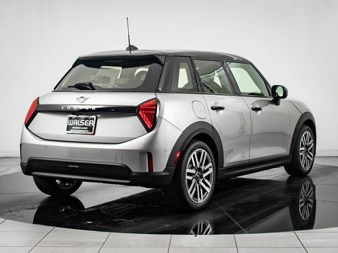 Used 2026 MINI Cooper 4-Door Hardtop FWD image 7