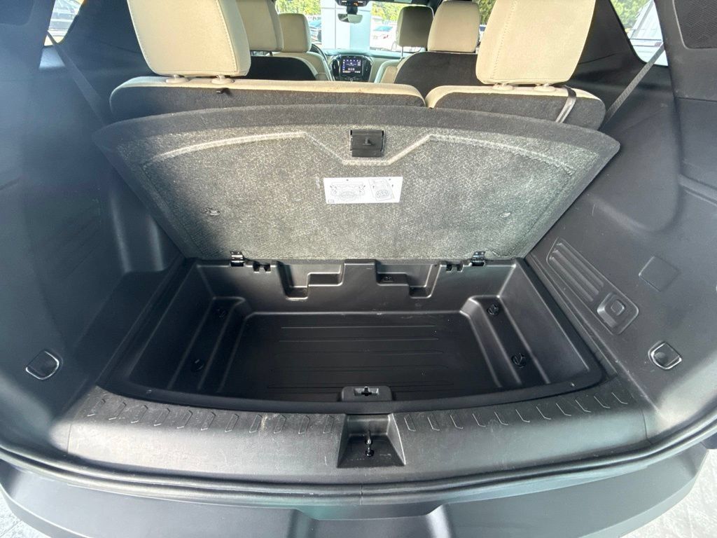Used 2023 Chevrolet Traverse LT FWD image 41