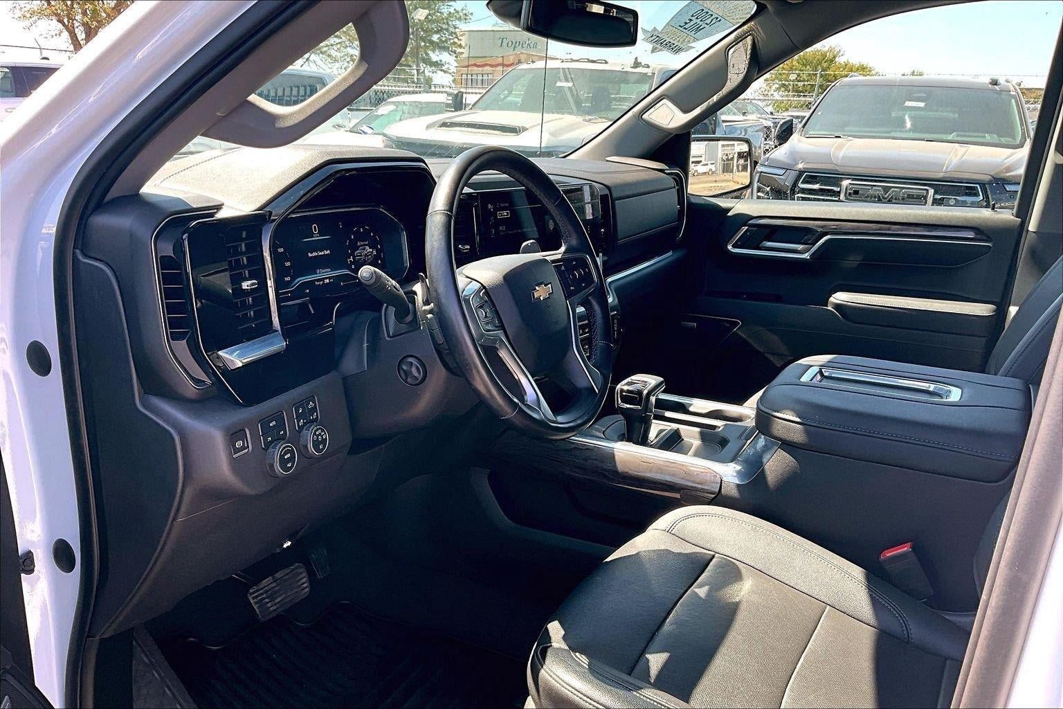 Used 2022 Chevrolet Silverado 1500 LTZ w/ LTZ Convenience Package II AWD/4WD image 15