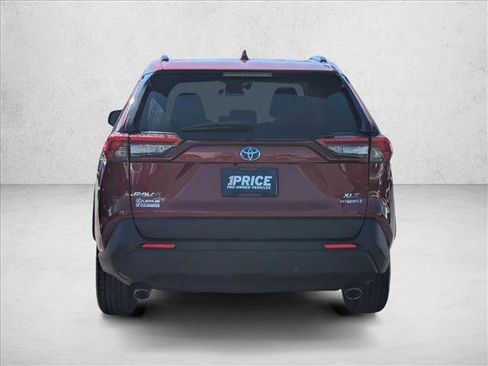 Used 2021 Toyota RAV4 XLE Premium image 6