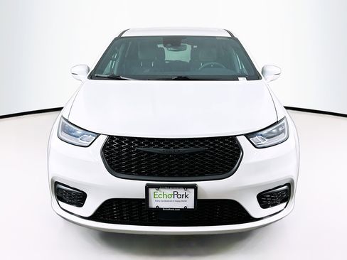 Used 2022 Chrysler Pacifica Touring-L w/ S Appearance Package image 2
