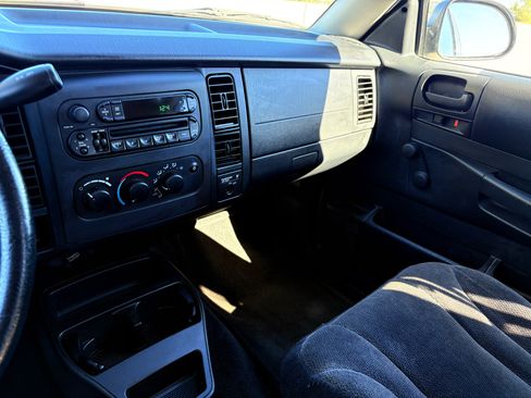 Used 2004 Dodge Dakota Club Cab 2WD w/ Tire & Handling Group image 41