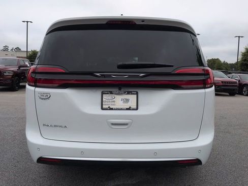New 2027 Chrysler Pacifica Select FWD image 5