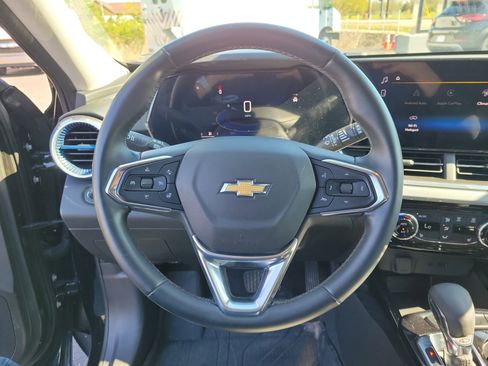 Used 2024 Chevrolet Trax LT w/ LT Convenience Package FWD image 22