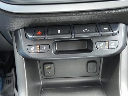 Used 2018 Chevrolet Colorado LT w/ LT Convenience Package image 18