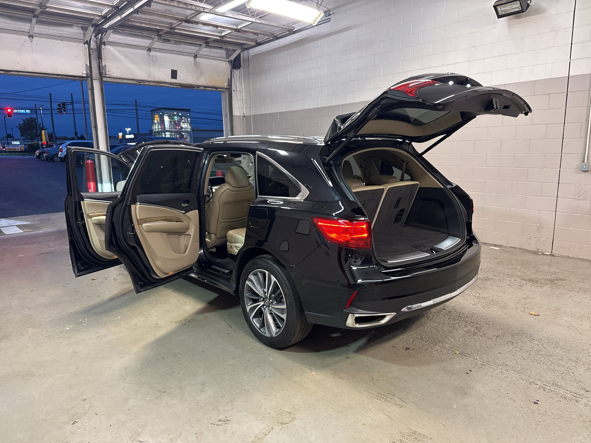 Used 2019 Acura MDX w/ Technology Package AWD/4WD image 12