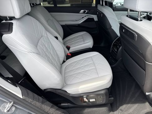 Used 2023 BMW X7 xDrive40i w/ M Sport Package AWD/4WD image 16