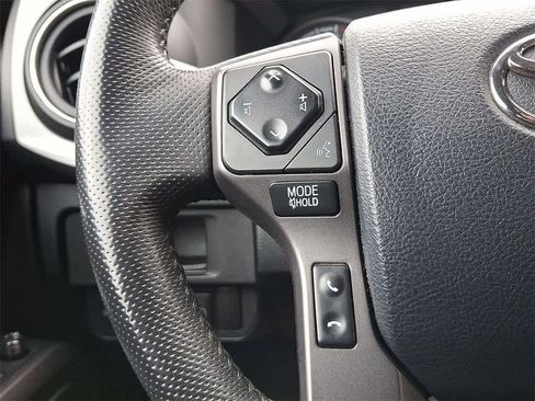 Used 2019 Toyota Tacoma TRD Off-Road image 17