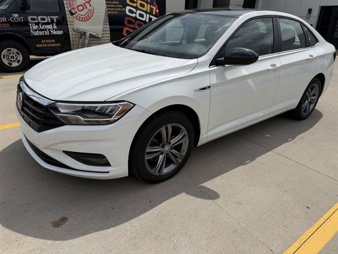 Used 2019 Volkswagen Jetta R-Line w/ R-Line Cold Weather Package FWD image 1