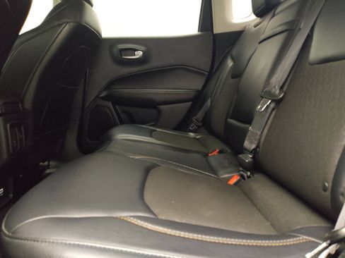 Used 2017 Jeep Compass Latitude FWD image 18