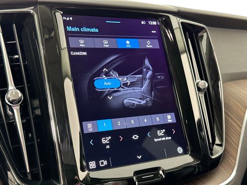 Used 2022 Volvo XC60 B5 Momentum w/ Protection Package Premier image 15