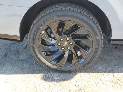 New 2025 Lincoln Navigator Reserve w/ Jet Appearance Package image 5