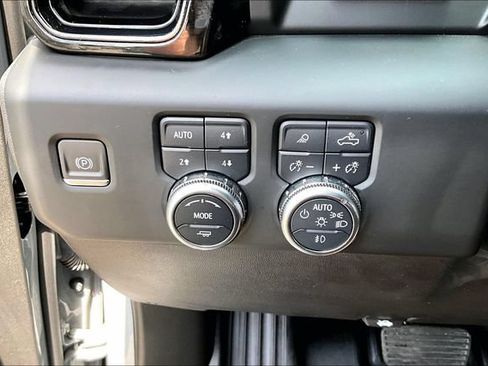 Used 2024 GMC Sierra 1500 AT4 w/ Technology Package AWD/4WD image 16