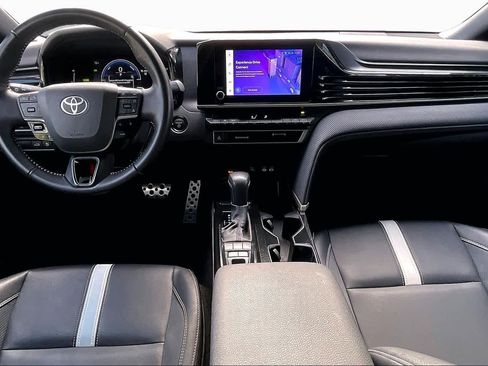 Used 2025 Toyota Camry SE image 14