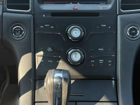 Used 2015 Ford Taurus SEL w/ Equipment Group 201A FWD image 17