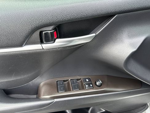 Used 2023 Toyota Camry SE image 15