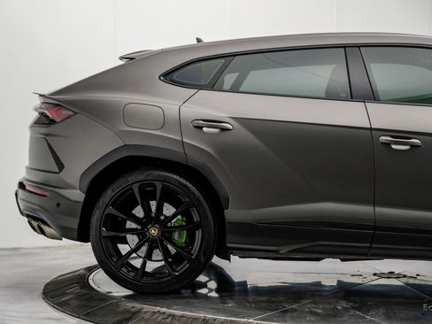Used 2022 Lamborghini Urus AWD/4WD image 25