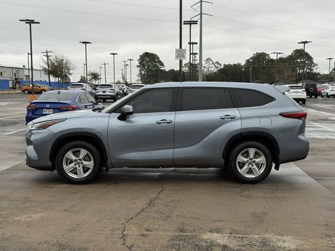 Used 2022 Toyota Highlander LE image 11