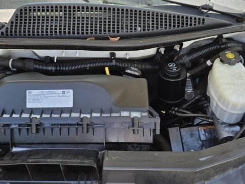Used 2018 Chevrolet Express 2500 w/ Driver Convenience Package RWD image 25