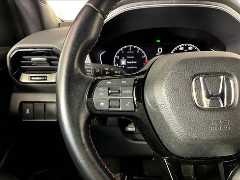 Used 2025 Honda Pilot Sport image 11