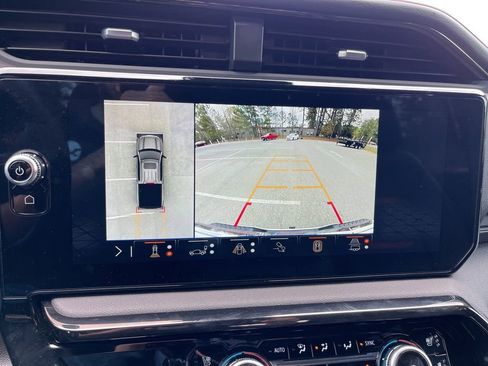 Used 2025 GMC Sierra 1500 AT4 w/ Technology Package AWD/4WD image 11