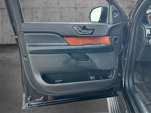 Used 2018 Lincoln Navigator L Reserve image 20