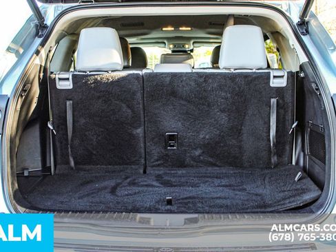 Used 2021 Toyota Highlander XLE image 24