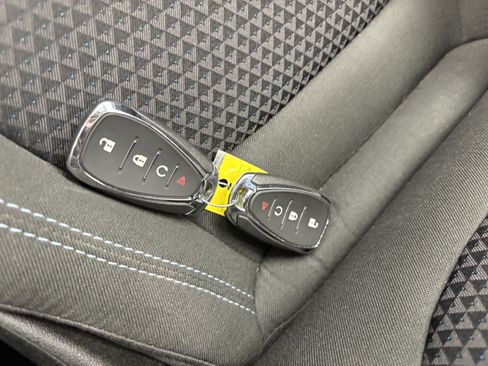 Used 2023 Chevrolet Bolt EUV LT image 27