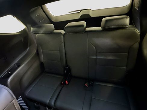 Used 2025 Chevrolet Traverse LT image 30