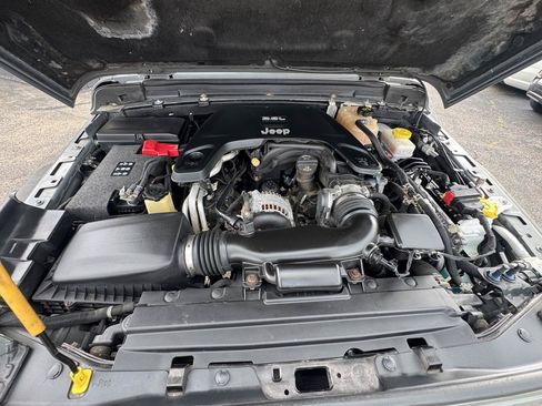 Used 2018 Jeep Wrangler Unlimited Rubicon AWD/4WD image 8