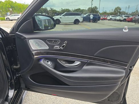 Used 2019 Mercedes-Benz S 560 4MATIC Sedan image 17