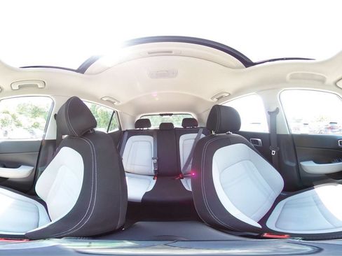 Used 2025 Hyundai Venue SEL FWD image 42