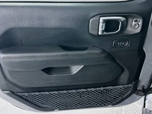 Used 2019 Jeep Wrangler Unlimited Sahara image 24