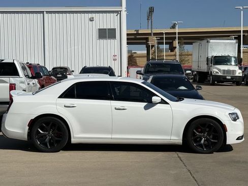 Used 2021 Chrysler 300 S RWD image 3