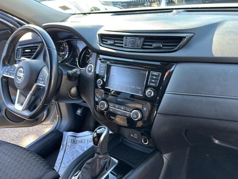 Used 2020 Nissan Rogue SV image 34