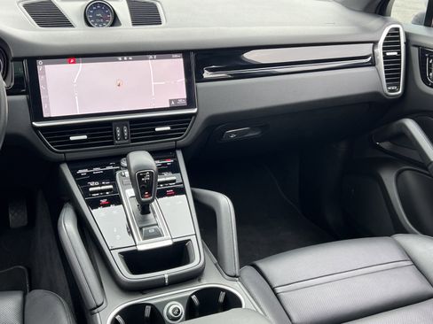 Certified 2021 Porsche Cayenne Coupe image 24
