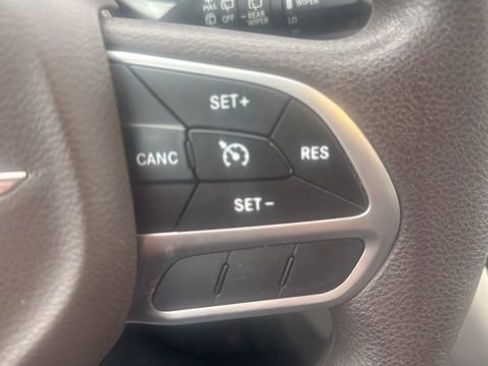 Used 2017 Chrysler Pacifica Touring image 22